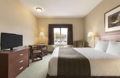 Thunder Bay Hotel | Days Inn by Wyndham Thunder Bay North