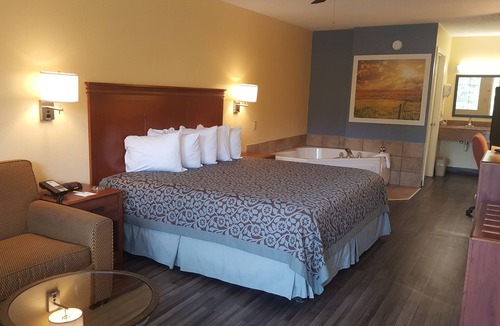 Trenton Hotel | Days Inn by Wyndham Trenton