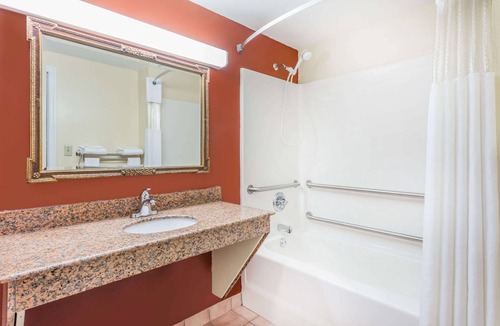 Trenton Hotel | Days Inn by Wyndham Trenton