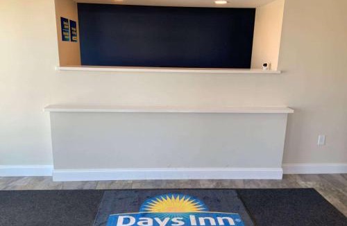 Troy Hotel | Days Inn by Wyndham Troy IL