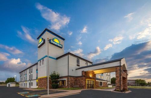 Tulsa Hotel | Days Inn by Wyndham Tulsa Central