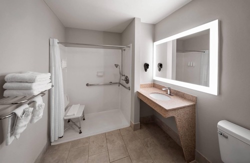 Tulsa Hotel | Days Inn by Wyndham Tulsa Central