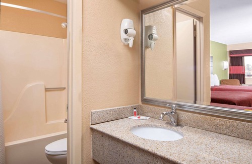 Tupelo Hotel | Days Inn by Wyndham Tupelo