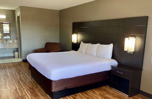 Tupelo Hotel | Days Inn by Wyndham Tupelo