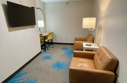 Jefferson City Hotel | Days Inn by Wyndham Jefferson City