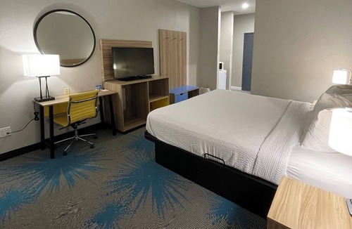 Jefferson City Hotel | Days Inn by Wyndham Jefferson City