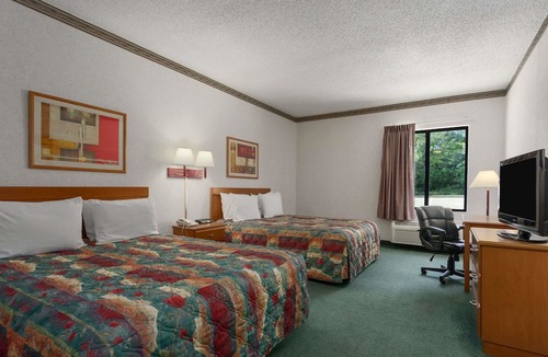 Jefferson City Hotel | Days Inn by Wyndham Jefferson City