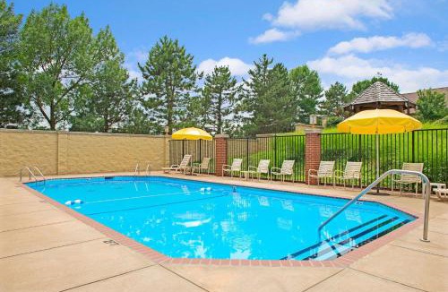 Maryland Heights Hotel | Days Inn by Wyndham St. Louis/Westport MO