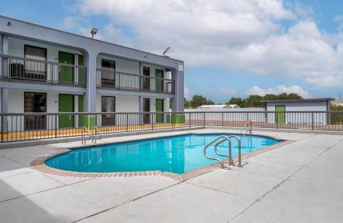 Victoria Hotel | Days Inn by Wyndham Victoria TX East