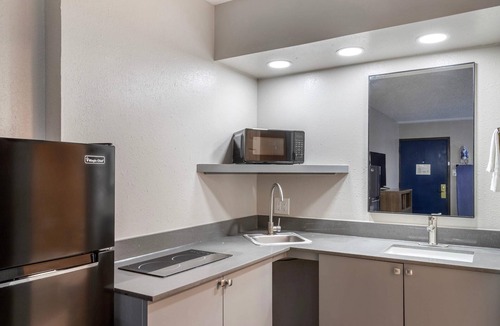 Victoria Hotel | Days Inn by Wyndham Victoria TX East