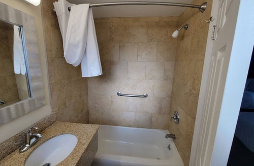 West Yarmouth Hotel | Days Inn by Wyndham West Yarmouth/Hyannis Cape Cod Area
