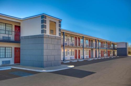Bellmead Hotel | Days Inn by Wyndham Waco Near Downtown University