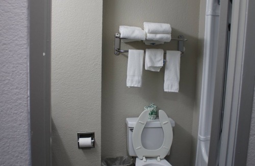 Waco Hotel | Days Inn by Wyndham Waco University Area
