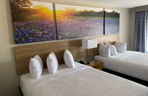 Waco Hotel | Days Inn by Wyndham Waco University Area