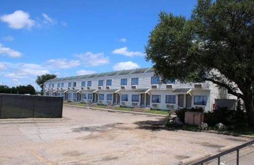 Waco Hotel | Days Inn by Wyndham Waco University Area