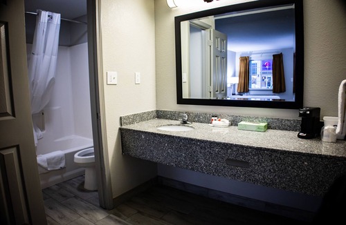 Wagoner Hotel | Days Inn by Wyndham Wagoner