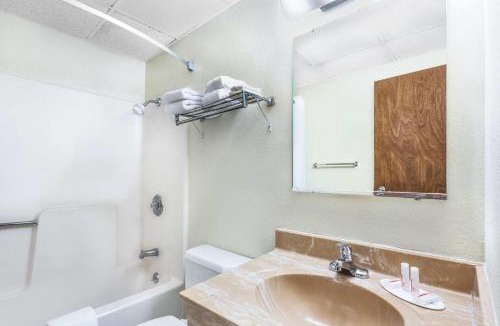 Warrensburg Hotel | Days Inn by Wyndham Warrensburg