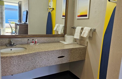 Washington Hotel | Days Inn by Wyndham Washington