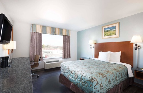 Evans Mills Hotel | Days Inn by Wyndham Watertown Fort Drum