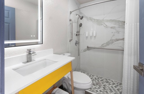 Waukegan Hotel | Days Inn by Wyndham Waukegan