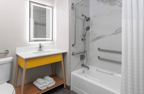 Waukegan Hotel | Days Inn by Wyndham Waukegan