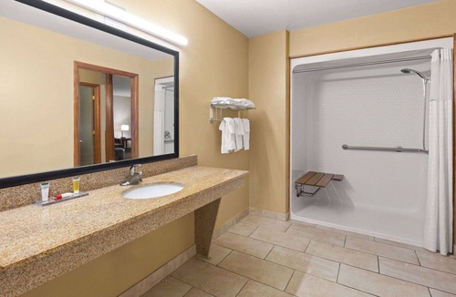 Wauseon Hotel | Days Inn by Wyndham Wauseon