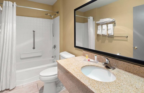 Wauseon Hotel | Days Inn by Wyndham Wauseon