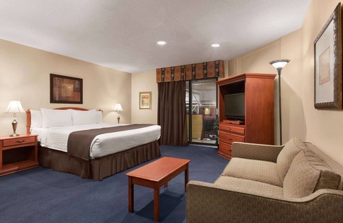 Blainville Hotel | Days Inn & Conference Centre by Wyndham Blainville