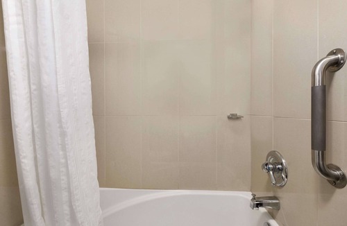Saint-Laurent Hotel | Days Inn & Conference Centre by Wyndham Montreal Airport