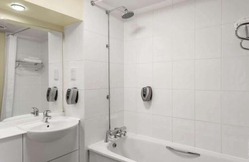 Hamilton Hotel | Days Inn Hamilton