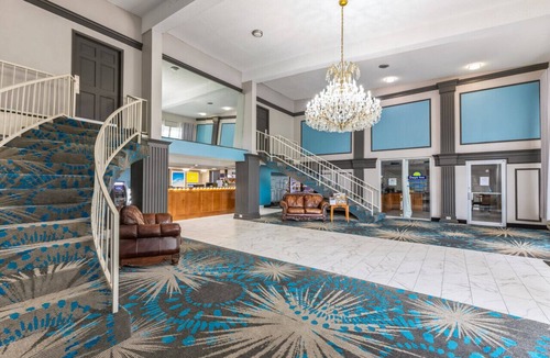 Hollins Hotel | Days Inn I81 king room