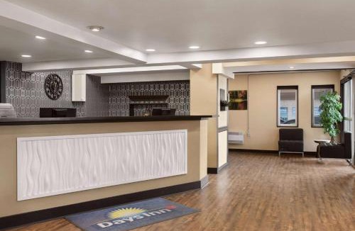 Sault Ste. Marie Hotel | Days Inn & Suites by Wyndham Sault Ste. Marie ON