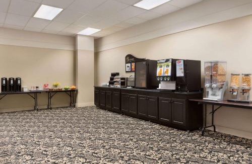 Sault Ste. Marie Hotel | Days Inn & Suites by Wyndham Sault Ste. Marie ON