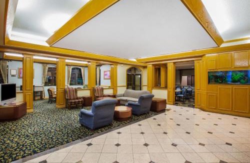 South Side Hotel | Days Inn & Suites by Wyndham Corpus Christi Central