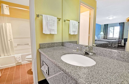 Westside Hotel | Days Inn & Suites by Wyndham Albuquerque West