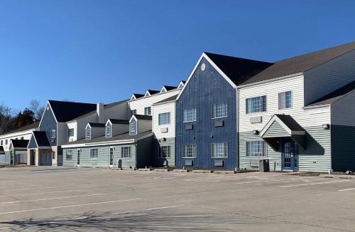 Williamsburg Hotel | Days Inn & Suites by Wyndham Williamsburg IA North