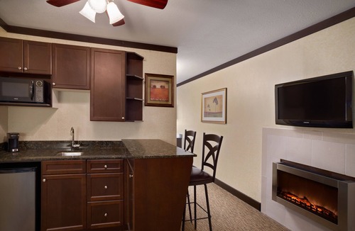 Sault Ste. Marie Hotel | Days Inn & Suites by Wyndham Sault Ste. Marie ON
