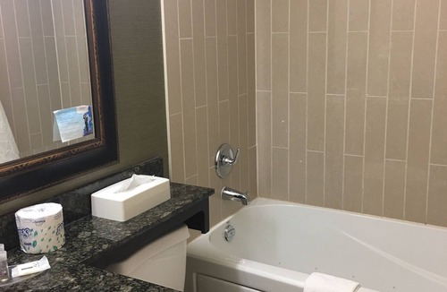 Sault Ste. Marie Hotel | Days Inn & Suites by Wyndham Sault Ste. Marie ON