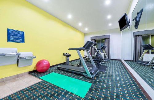 Mineral Wells Hotel | Days Inn & Suites by Wyndham Mineral Wells