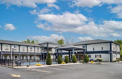 Niagara Falls Hotel | Days Inn & Suites by Wyndham Niagara Falls/Buffalo