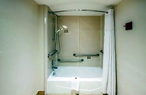Tyler Hotel | Days Inn & Suites by Wyndham Tyler