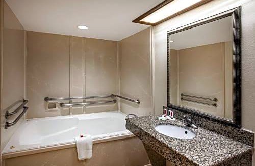 Tyler Hotel | Days Inn & Suites by Wyndham Tyler