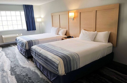 Williamsburg Hotel | Days Inn & Suites by Wyndham Williamsburg IA North