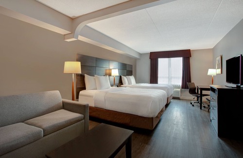 Collingwood Hotel | Days Inn & Suites by Wyndham Collingwood