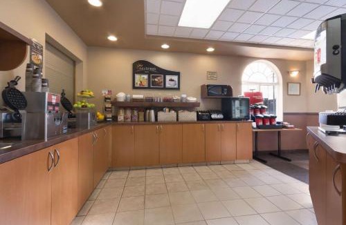 Thunder Bay Hotel | Days Inn & Suites by Wyndham Thunder Bay