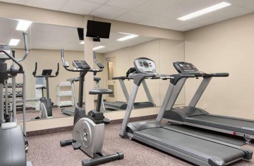 Thunder Bay Hotel | Days Inn & Suites by Wyndham Thunder Bay