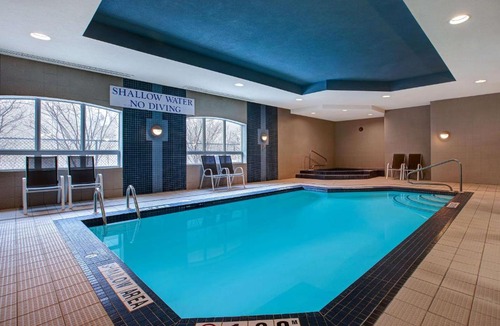Collingwood Hotel | Days Inn & Suites by Wyndham Collingwood