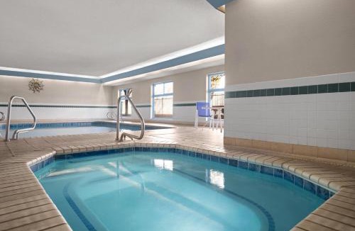 Victory Hills Hotel | Days Inn & Suites by Wyndham Airport Albuquerque