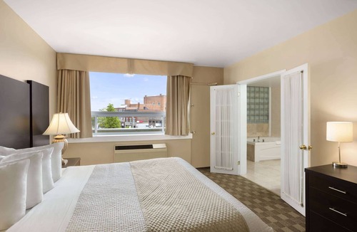 North Bay Hotel | Days Inn & Suites by Wyndham North Bay Downtown