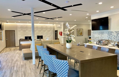 Beaumont Hotel | Days Inn & Suites by Wyndham Beaumont West/I-10 & Walden
